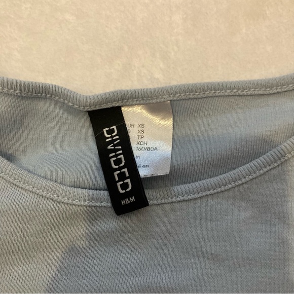 Light blue divided t shirt size xs - Picture 3 of 4